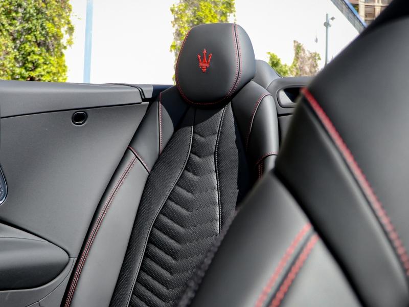 Image MASERATI GranCabrio 3.0 V6 550ch Trofeo