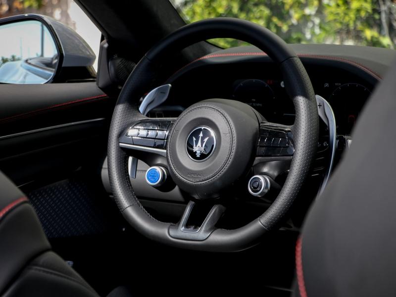 Image MASERATI GranCabrio 3.0 V6 550ch Trofeo