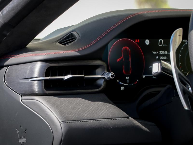 Image MASERATI GranCabrio 3.0 V6 550ch Trofeo