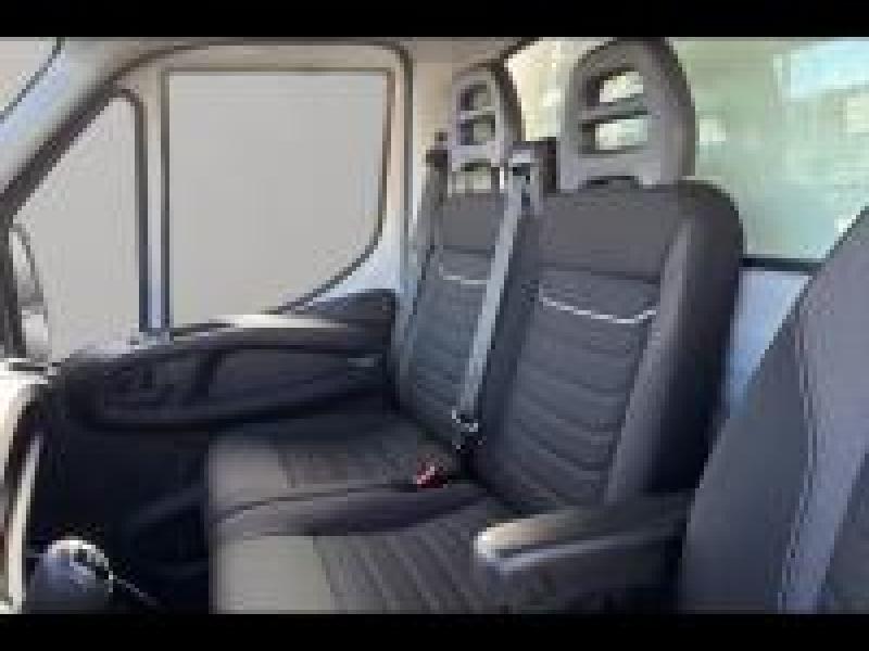 Image IVECO Daily CCb 35-160H / 3.0 160CH / CAISSE & HAYON / 35C16 / 2024 /
