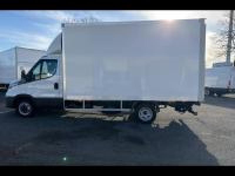 Image IVECO Daily CCb 35-160H / 3.0 160CH / CAISSE & HAYON / 35C16 / 2024 /