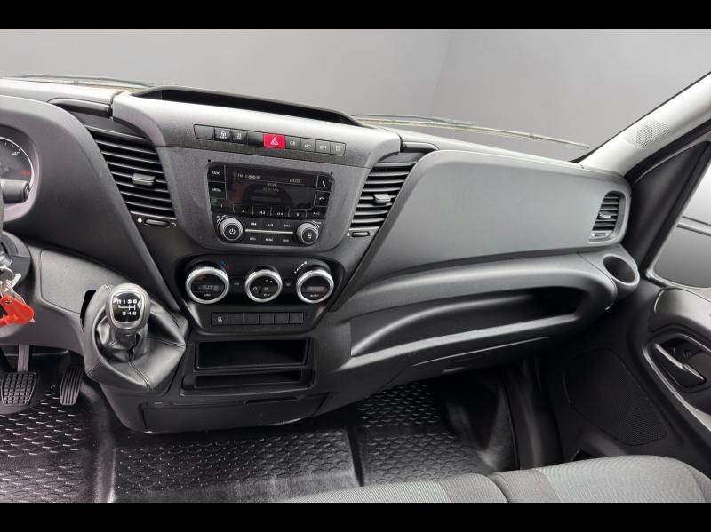Image IVECO Daily CCb 35-160H / CAISSE & HAYON / 3L 160CH / 35C16 / 2024 /