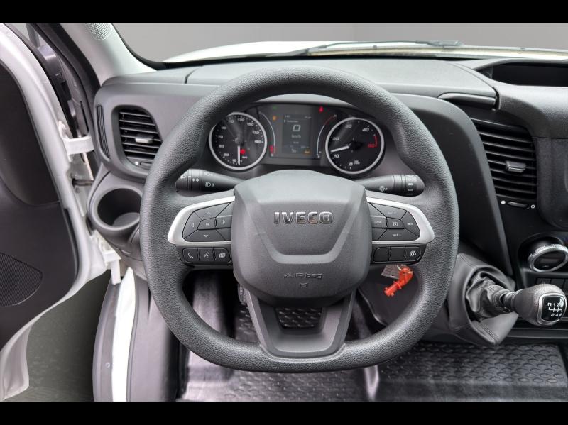 Image IVECO Daily CCb 35-160H / CAISSE & HAYON / 3L 160CH / 35C16 / 2024 /