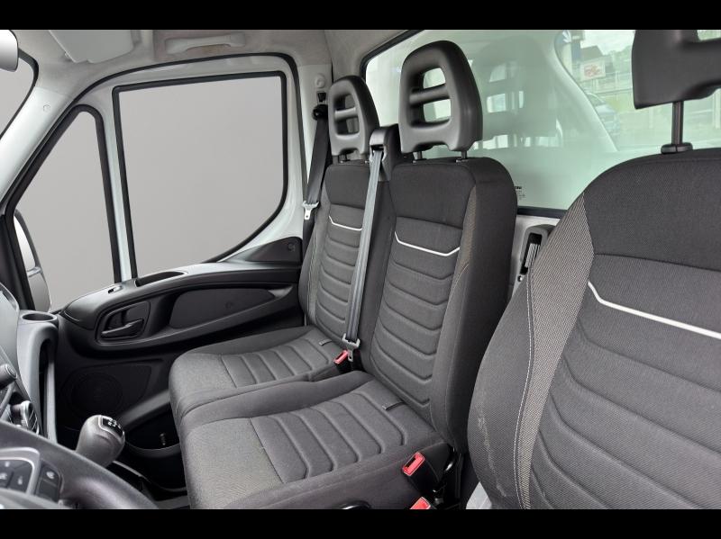 Image IVECO Daily CCb 35-160H / CAISSE & HAYON / 3L 160CH / 35C16 / 2024 /