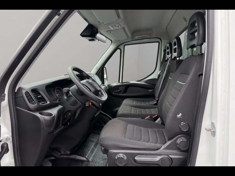 Image IVECO Daily CCb 35-160H / CAISSE & HAYON / 3L 160CH / 35C16 / 2024 /