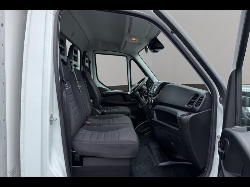 Image IVECO Daily CCb 35-160H / CAISSE & HAYON / 3L 160CH / 35C16 / 2024 /