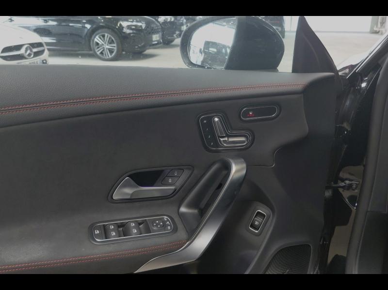 Image MERCEDES-BENZ CLA Shooting Brake 200 d 150ch AMG Line 8G-DCT