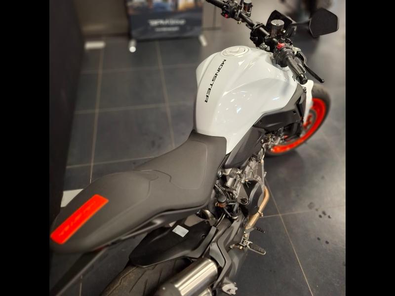 Image DUCATI Monster ICEBERG WHITE 2026