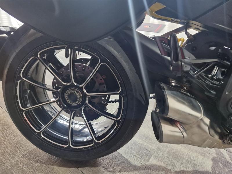Image DUCATI Diavel 1260S BLACK YELLOW GREY 2022 EUR DMH