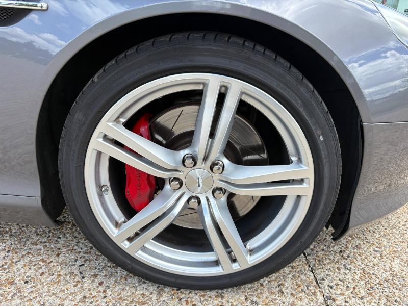 Image ASTON MARTIN DB9 Coupé V12 5.9L 477ch Touchtronic2