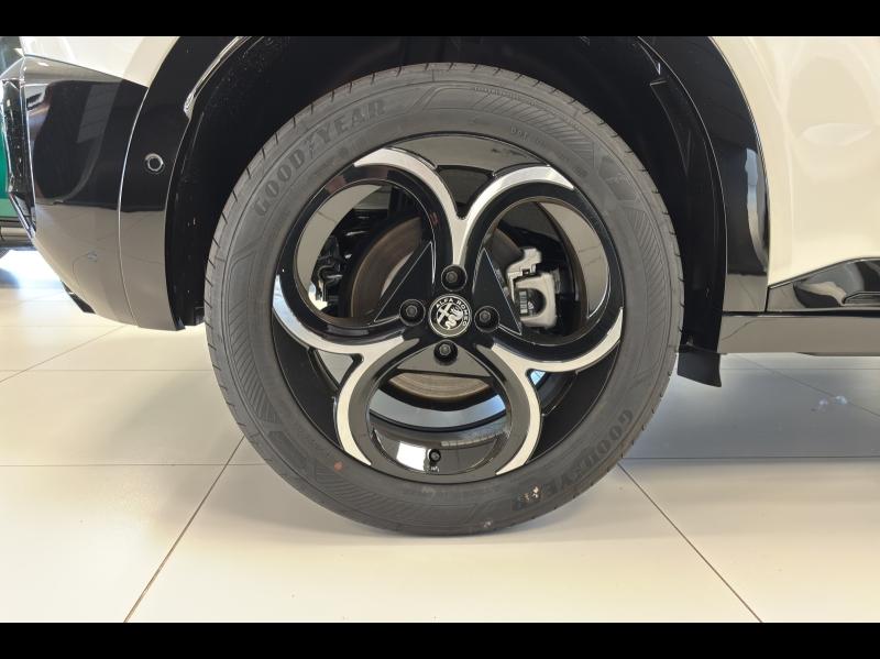 Image ALFA ROMEO Junior 1.2 Ibrida 136ch Premium DCT6 Q4