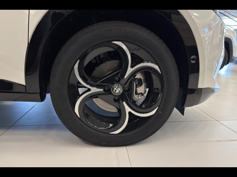 Image ALFA ROMEO Junior 1.2 Ibrida 136ch Premium DCT6 Q4