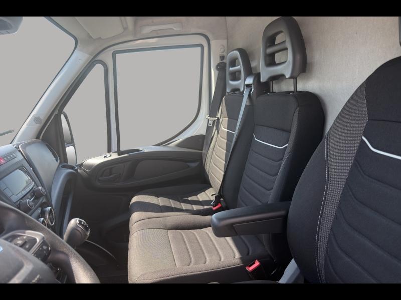 Image IVECO Daily 35S Fg 35-140V12 / DAILY / 35S14V12 / 2.3L 140CH / 2023 / L3H2 / 12m3 /FOURGON /