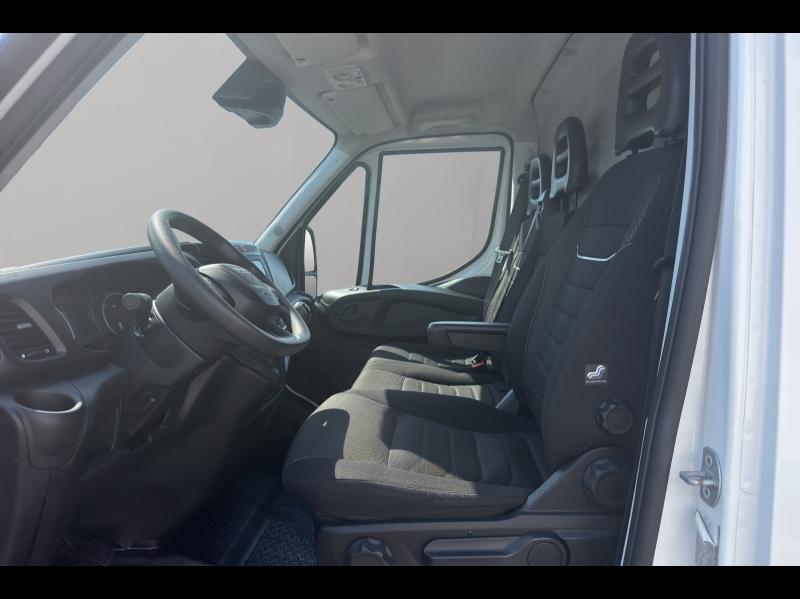Image IVECO Daily 35S Fg 35-140V12 / DAILY / 35S14V12 / 2.3L 140CH / 2023 / L3H2 / 12m3 /FOURGON /