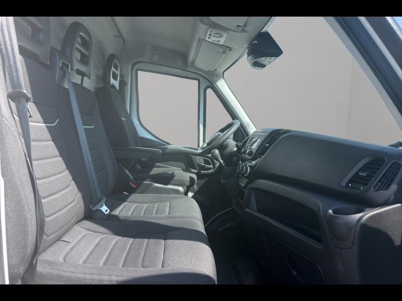 Image IVECO Daily 35S Fg 35-140V12 / DAILY / 35S14V12 / 2.3L 140CH / 2023 / L3H2 / 12m3 /FOURGON /