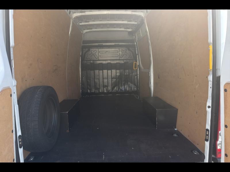 Image IVECO Daily 35S Fg 35-140V12 / DAILY / 35S14V12 / 2.3L 140CH / 2023 / L3H2 / 12m3 /FOURGON /