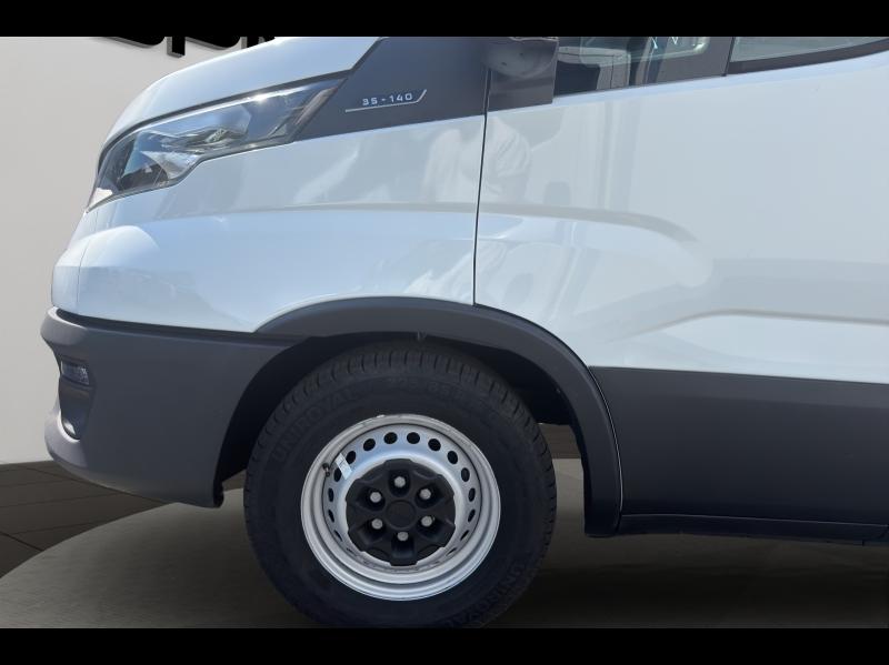 Image IVECO Daily 35S Fg 35-140V12 / DAILY / 35S14V12 / 2.3L 140CH / 2023 / L3H2 / 12m3 /FOURGON /