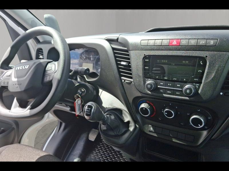 Image IVECO Daily CCb 35C16H empattement 4100 3.0 CAISSE 20M3 HAYON