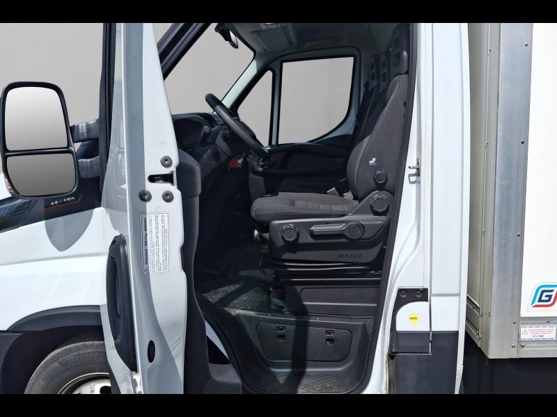 Image IVECO Daily CCb 35C16H empattement 4100 3.0 CAISSE 20M3 HAYON