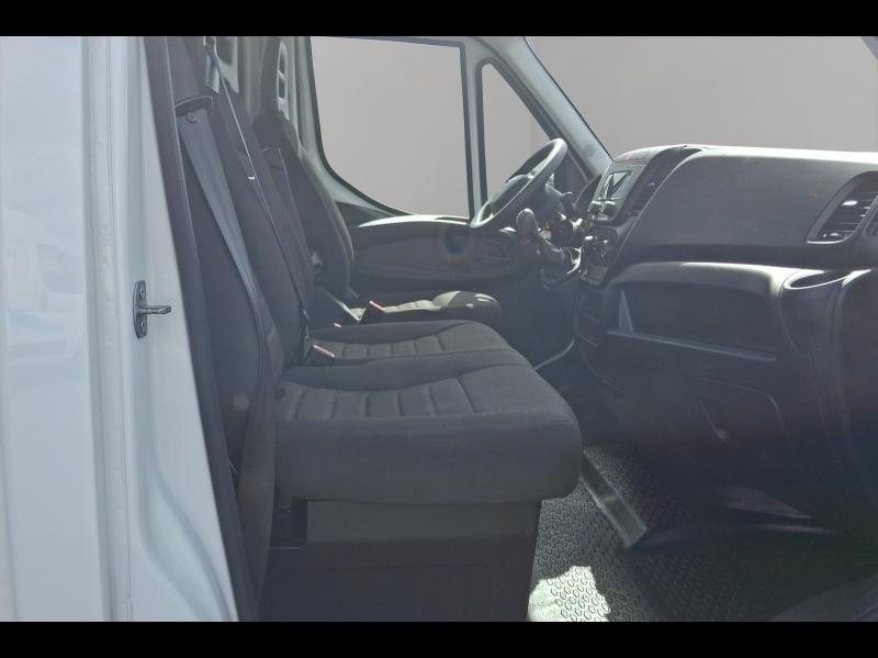 Image IVECO Daily CCb 35C16H empattement 4100 3.0 CAISSE 20M3 HAYON