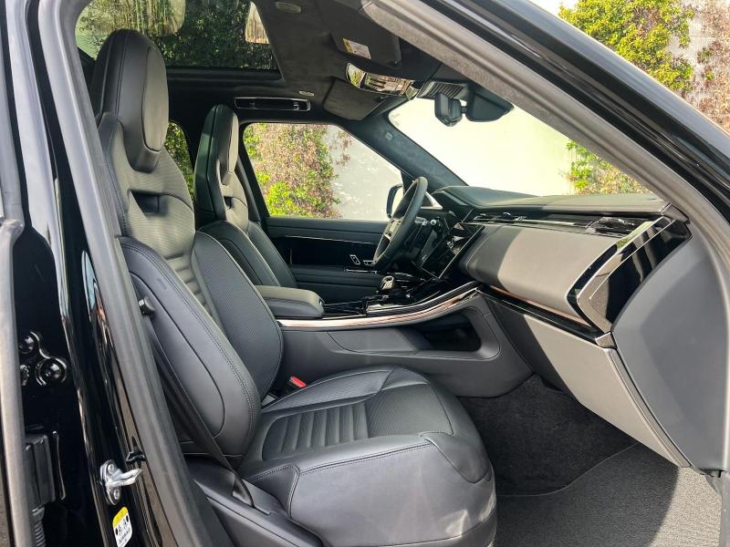 Image LAND-ROVER Range Rover Sport 4.4 P635 635ch MHEV SV Black