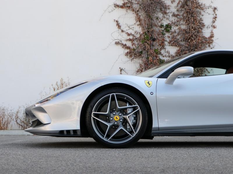 Image FERRARI F8 TRIBUTO V8 Biturbo 3.9