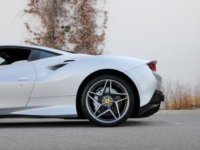 Image FERRARI F8 TRIBUTO V8 Biturbo 3.9