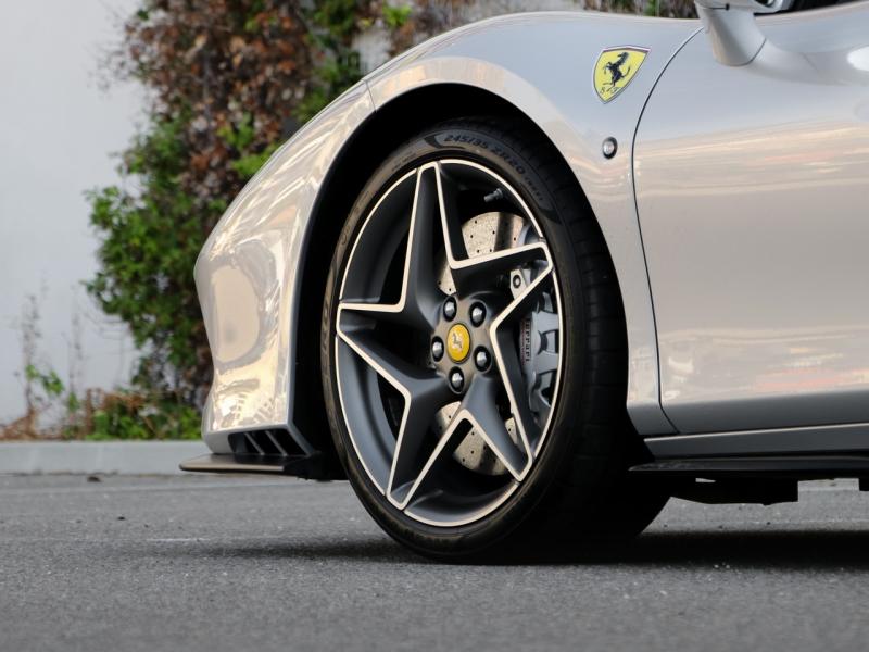 Image FERRARI F8 TRIBUTO V8 Biturbo 3.9