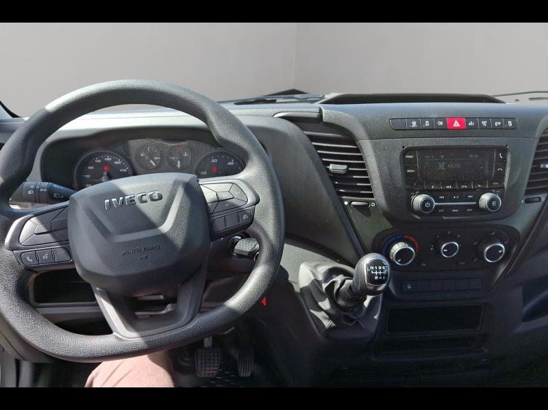 Image IVECO Daily CCb 35C16H empattement 4100 3.0 CAISSE 20M3 HAYON