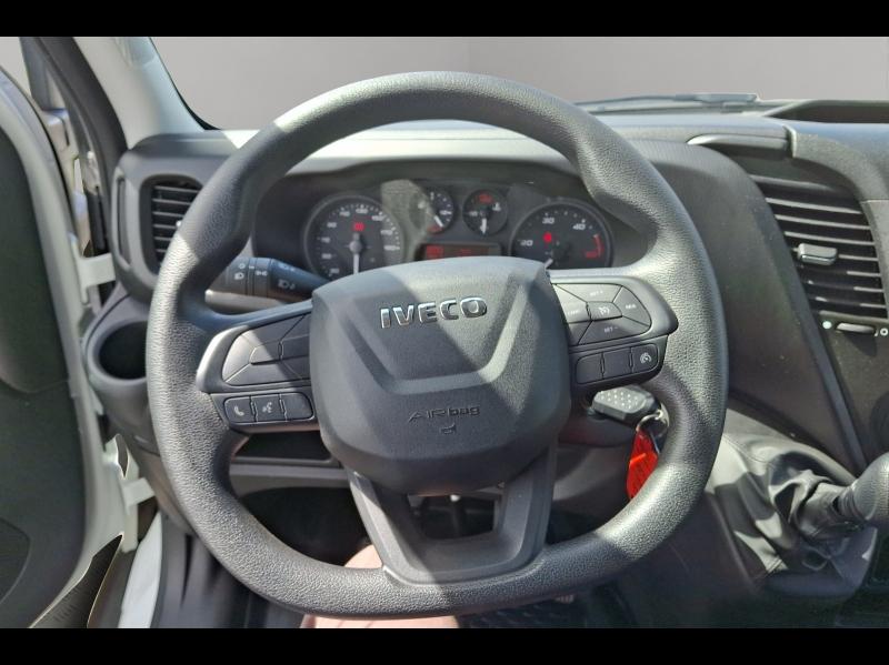 Image IVECO Daily CCb 35C16H empattement 4100 3.0 CAISSE 20M3 HAYON