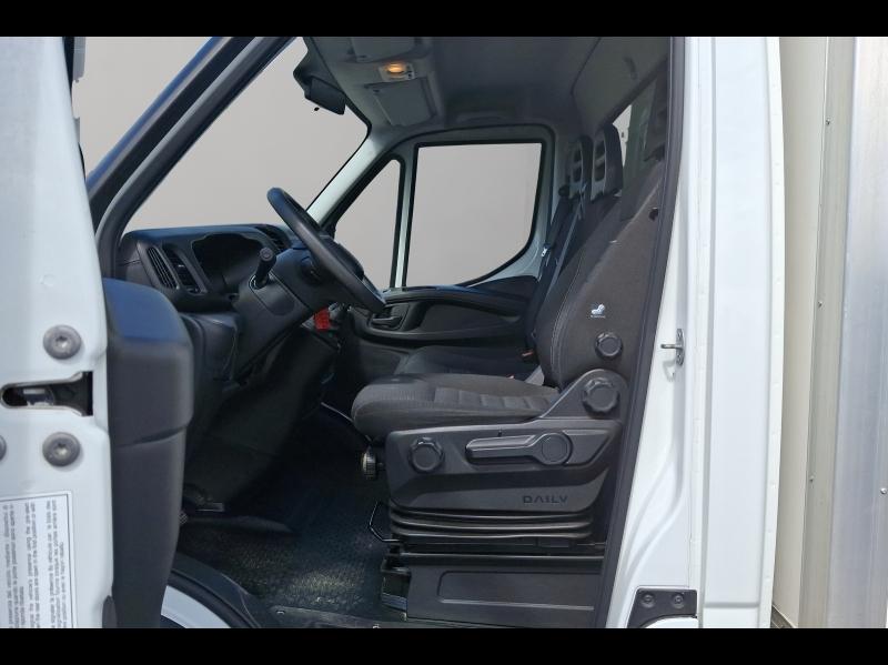 Image IVECO Daily CCb 35C16H empattement 4100 3.0 CAISSE 20M3 HAYON