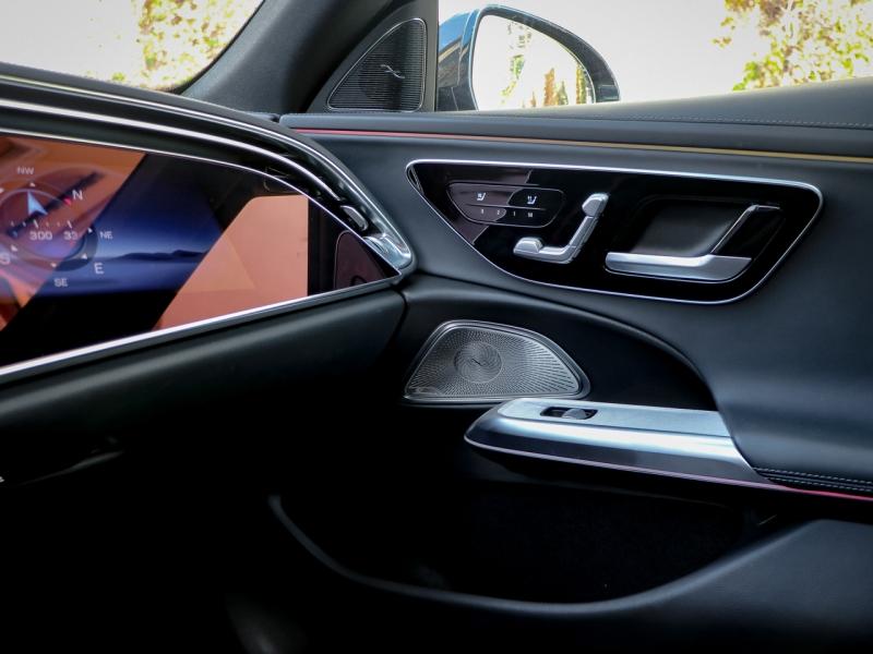 Image MERCEDES-BENZ Classe E 300 e 204+129ch AMG Line 9G-Tronic