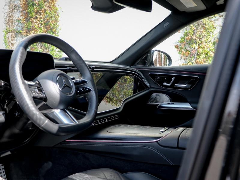 Image MERCEDES-BENZ Classe E 300 e 204+129ch AMG Line 9G-Tronic