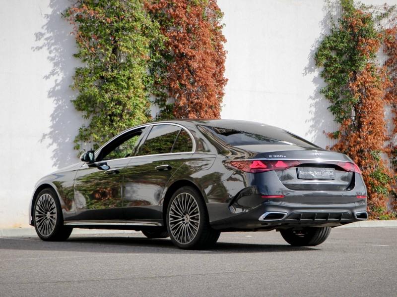 Image MERCEDES-BENZ Classe E 300 e 204+129ch AMG Line 9G-Tronic