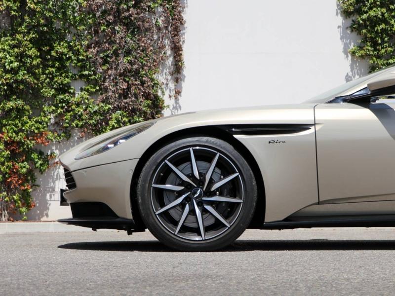 Image ASTON MARTIN DB11 Volante V8 4.0 510ch BVA8