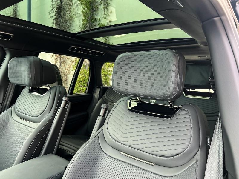 Image LAND-ROVER Range Rover 4.4 P615 615ch SV Black SWB