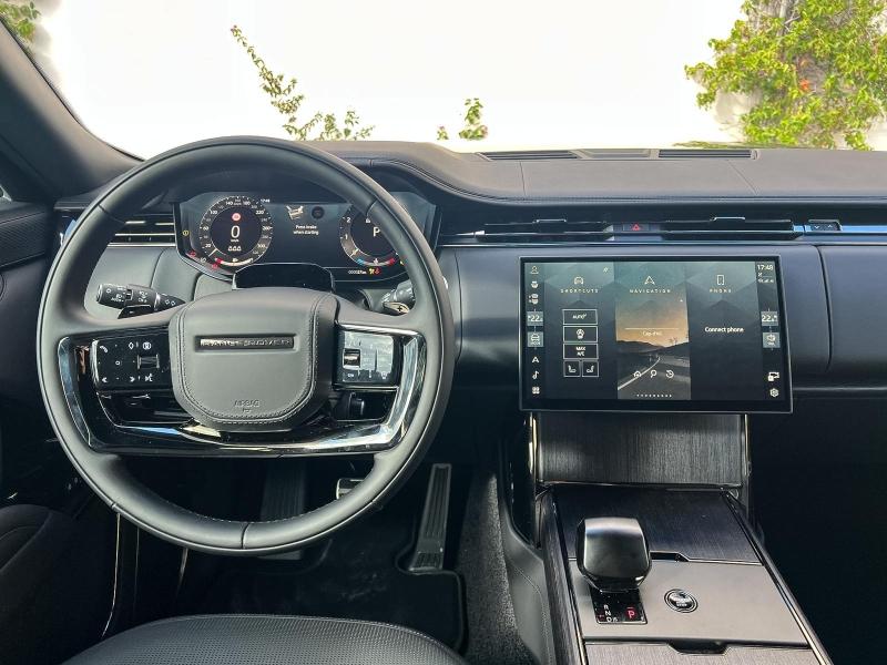 Image LAND-ROVER Range Rover 4.4 P615 615ch SV Black SWB