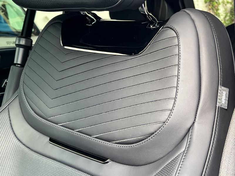 Image LAND-ROVER Range Rover 4.4 P615 615ch SV Black SWB