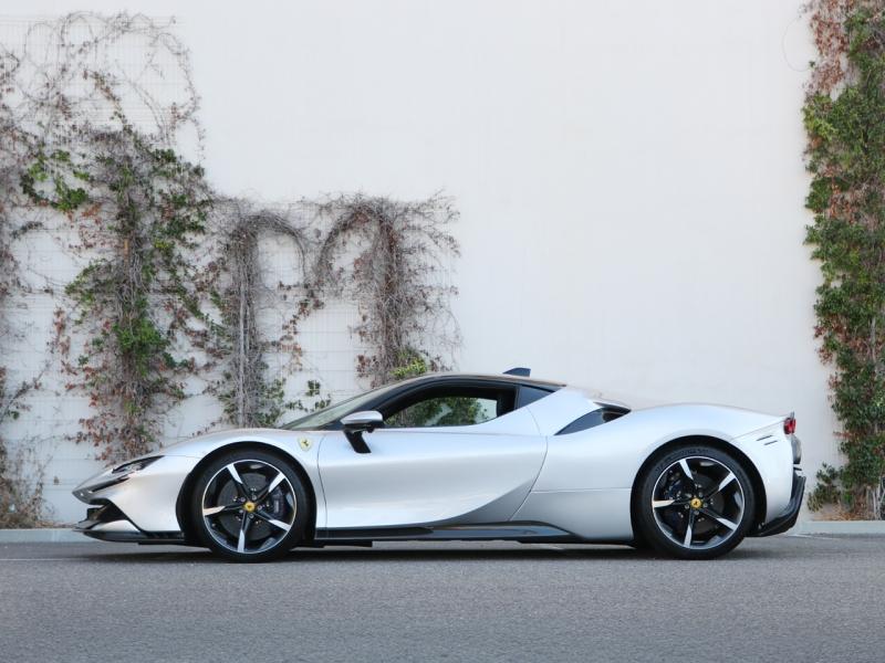 Image FERRARI SF90 STRADALE