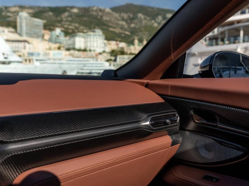 Image ASTON MARTIN VANQUISH VOLANTE VOLANTE