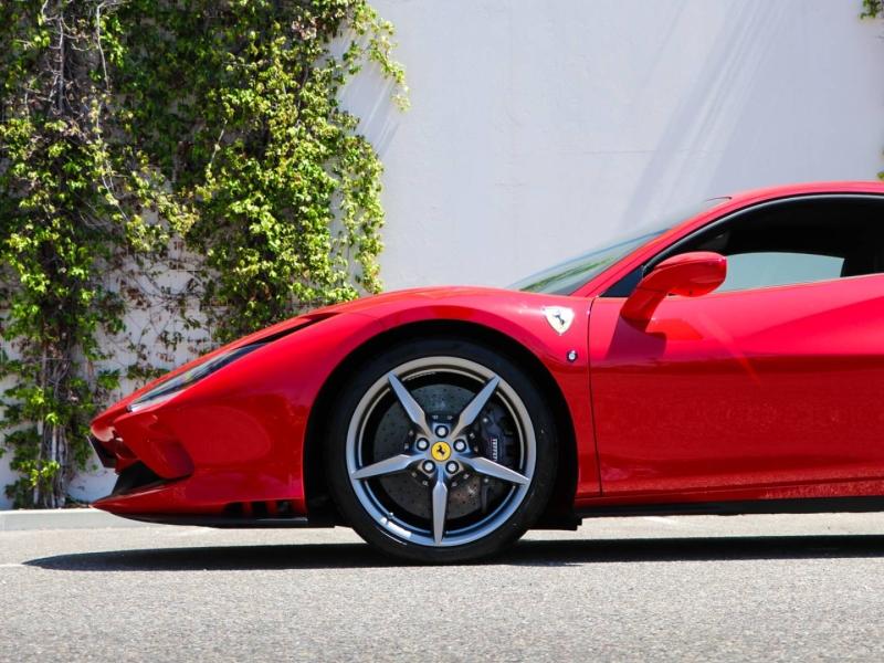 Image FERRARI F8 TRIBUTO V8 Biturbo 3.9