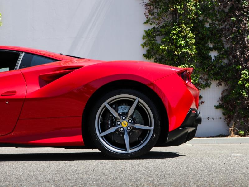 Image FERRARI F8 TRIBUTO V8 Biturbo 3.9