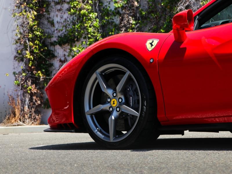 Image FERRARI F8 TRIBUTO V8 Biturbo 3.9