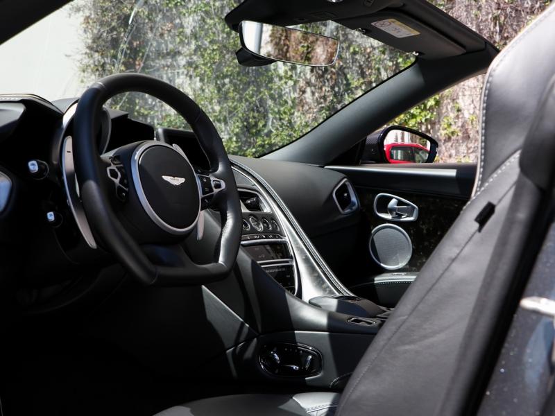 Image ASTON MARTIN DBS Volante V12 5.2 725ch Superleggera BVA8