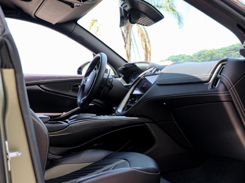 Image ASTON MARTIN DBX 4.0 V8 biturbo 707ch BVA9