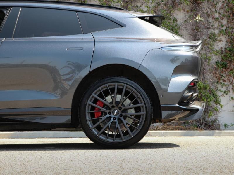Image ASTON MARTIN DBX 4.0 V8 biturbo 707ch BVA9