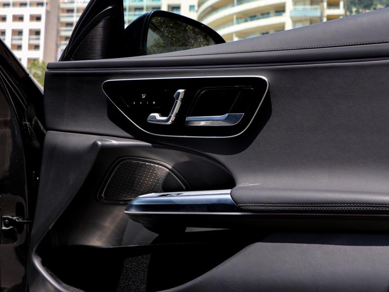 Image MERCEDES-BENZ Classe E 300 e 204+129ch AMG Line 9G-Tronic