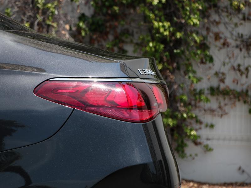 Image MERCEDES-BENZ Classe E 300 e 204+129ch AMG Line 9G-Tronic
