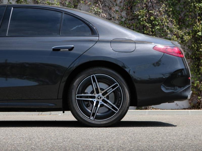 Image MERCEDES-BENZ Classe E 300 e 204+129ch AMG Line 9G-Tronic