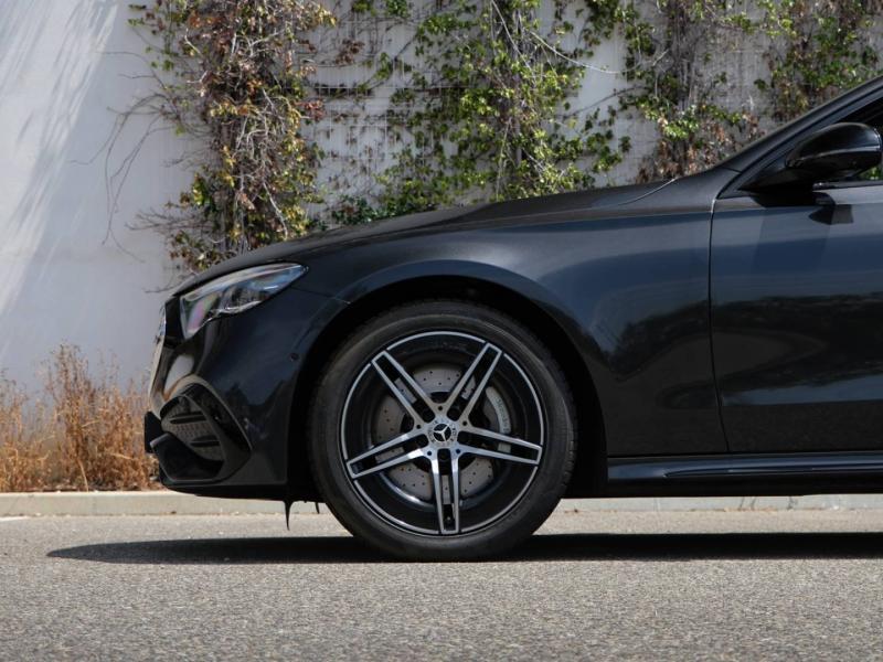 Image MERCEDES-BENZ Classe E 300 e 204+129ch AMG Line 9G-Tronic